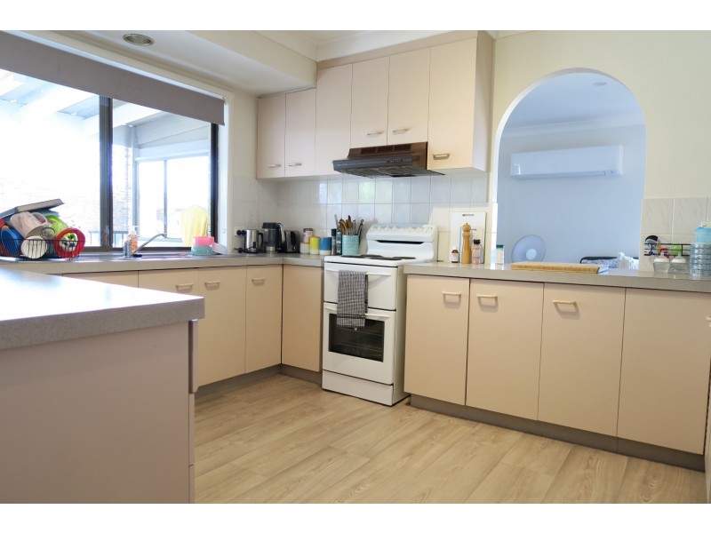 33 Hall Street, Peak Crossing QLD 4306