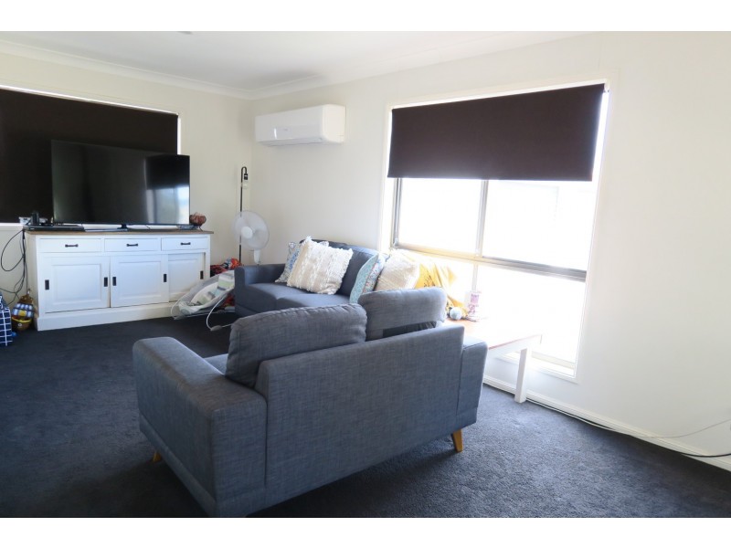 33 Hall Street, Peak Crossing QLD 4306