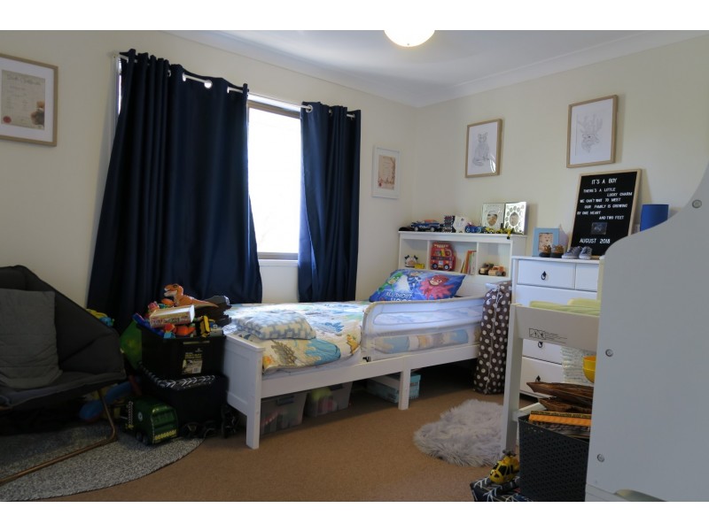 33 Hall Street, Peak Crossing QLD 4306