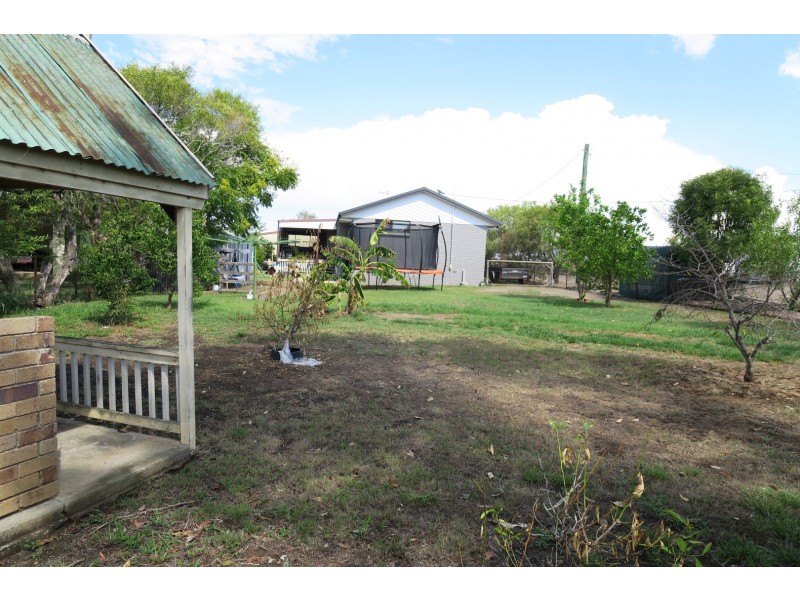 33 Hall Street, Peak Crossing QLD 4306