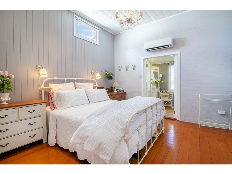 33 Pine Mountain Road, North Ipswich QLD 4305