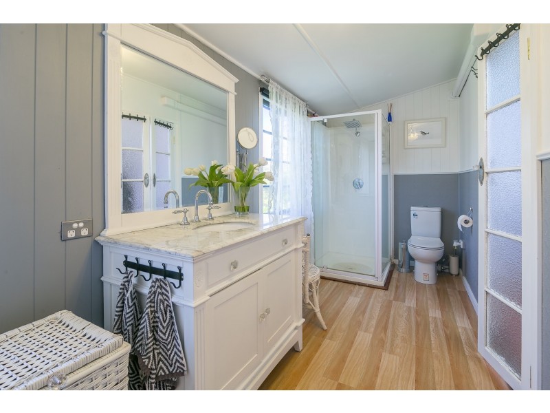 33 Pine Mountain Road, North Ipswich QLD 4305