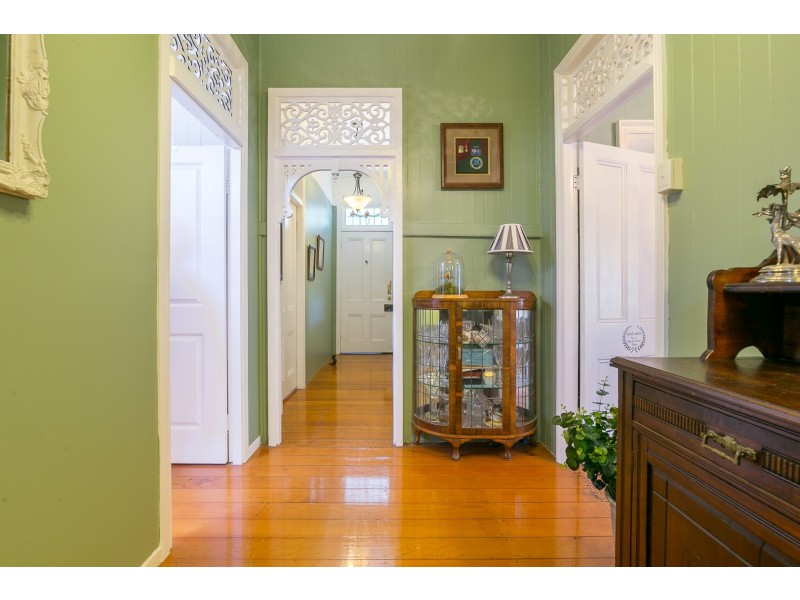 33 Pine Mountain Road, North Ipswich QLD 4305