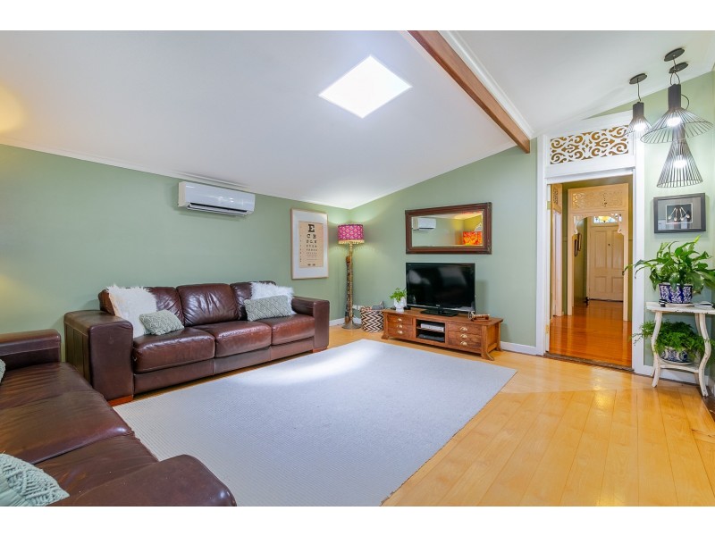 33 Pine Mountain Road, North Ipswich QLD 4305