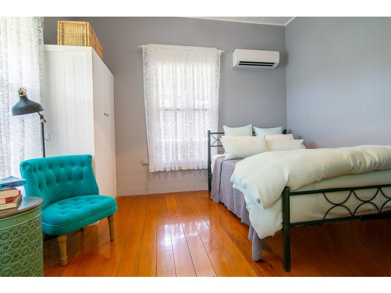 33 Pine Mountain Road, North Ipswich QLD 4305