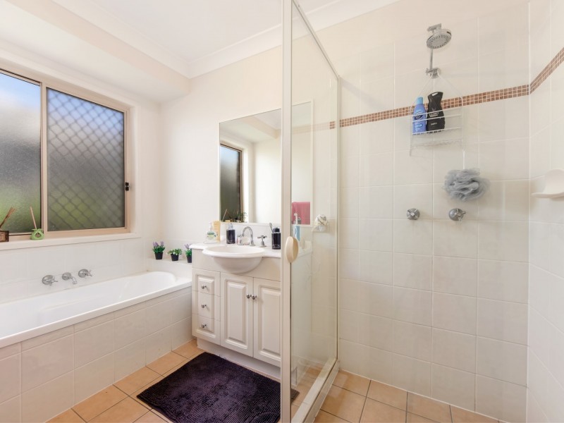 5 Tea Tree Place, Raceview QLD 4305