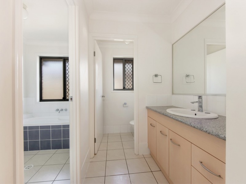 72 Anna Drive, Raceview QLD 4305