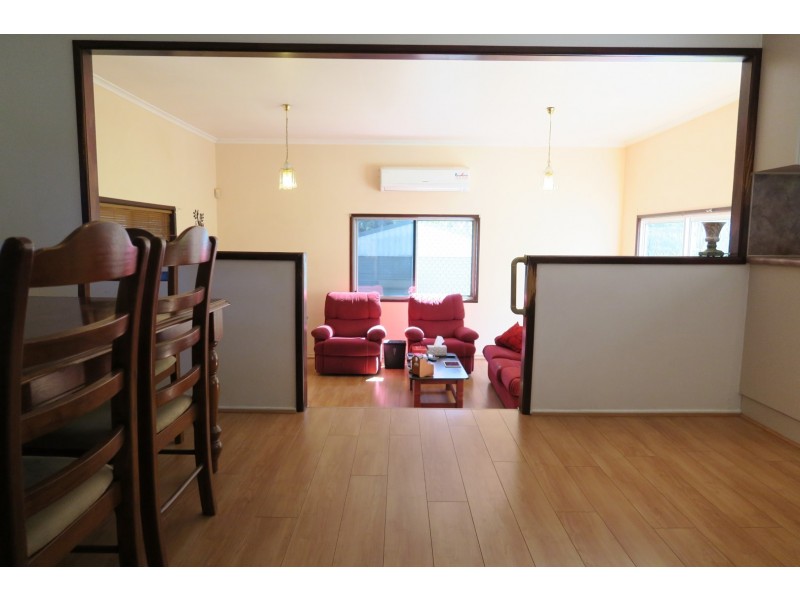 102 Naomai Street, Blackstone QLD 4304