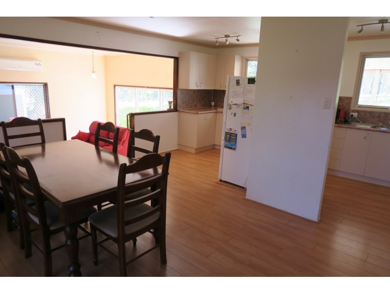 102 Naomai Street, Blackstone QLD 4304