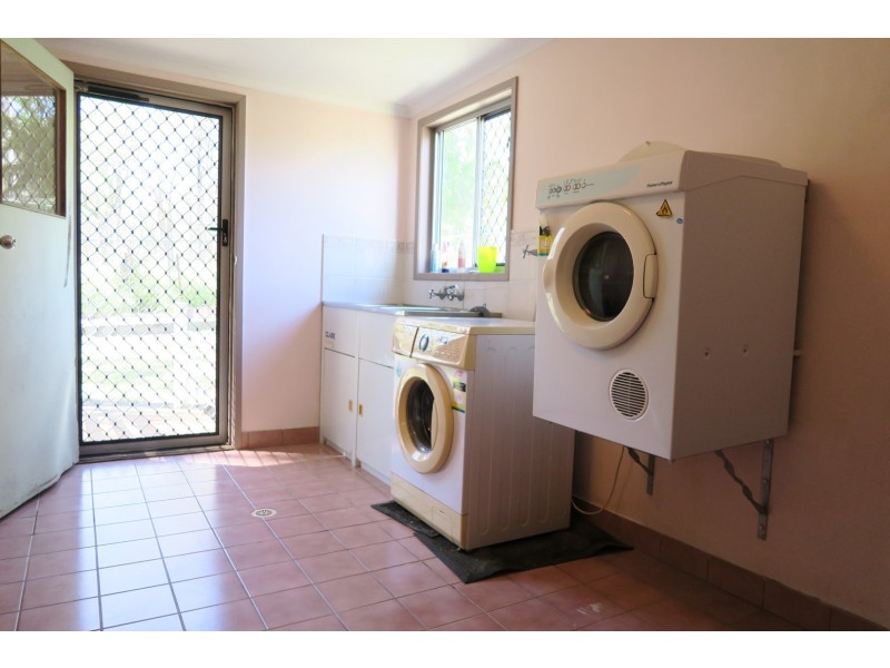 102 Naomai Street, Blackstone QLD 4304