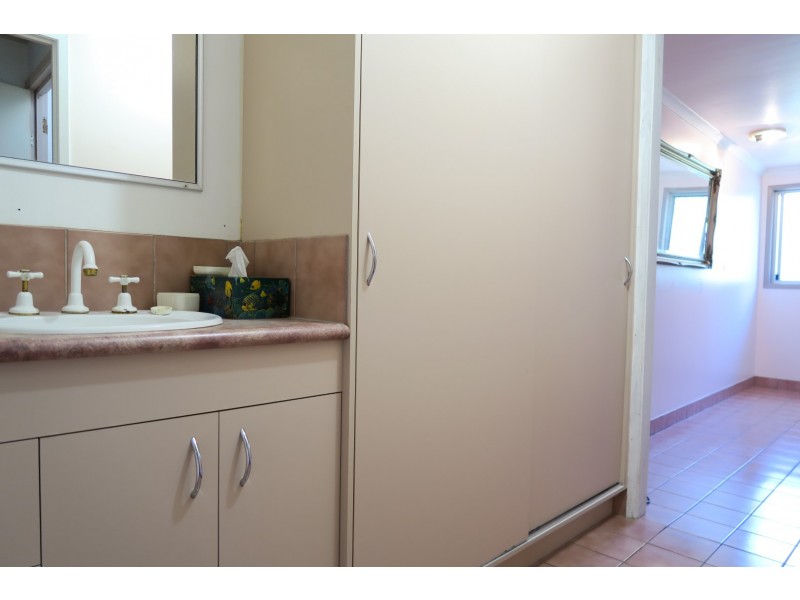 102 Naomai Street, Blackstone QLD 4304