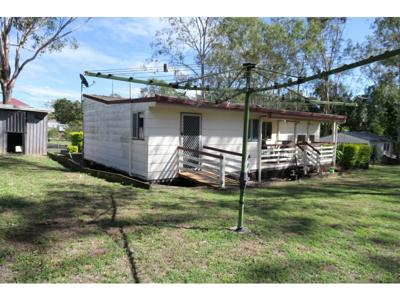102 Naomai Street, Blackstone QLD 4304