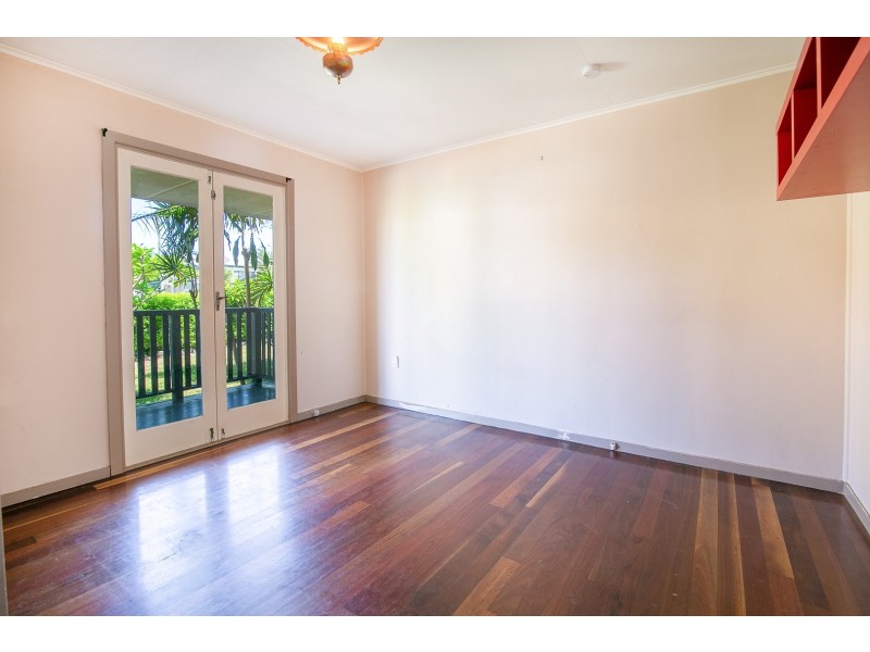 40 Railway Street, Booval QLD 4304