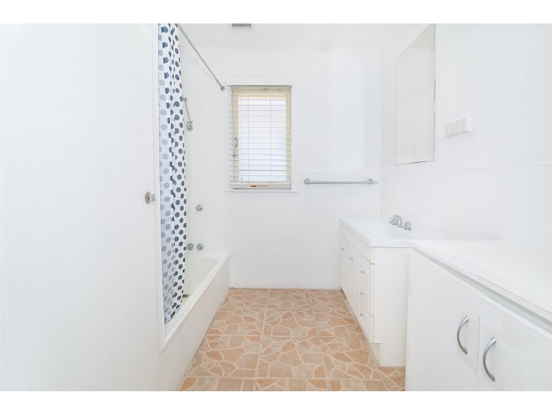 40 Railway Street, Booval QLD 4304