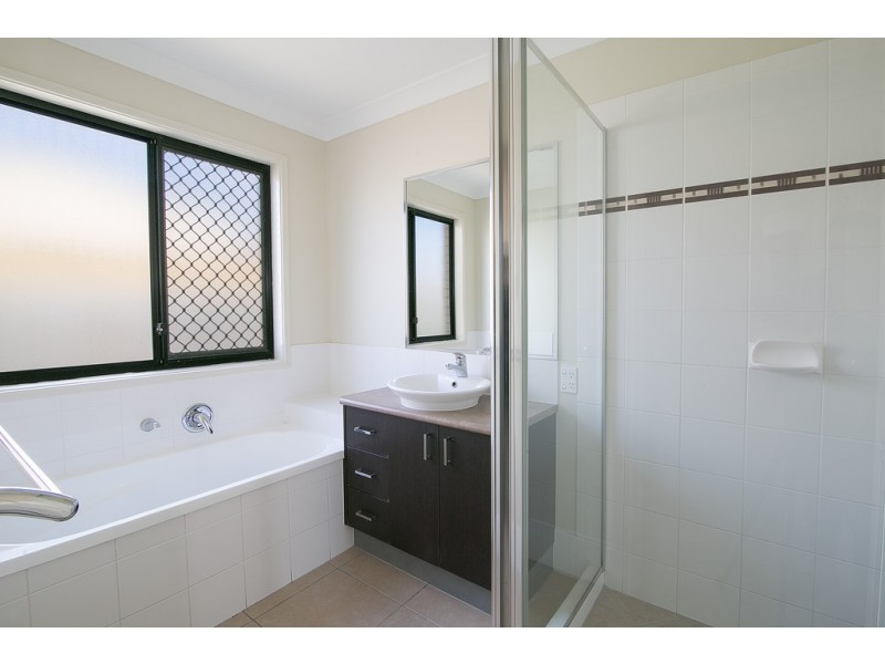 11 Ronayne Circle, One Mile QLD 4305