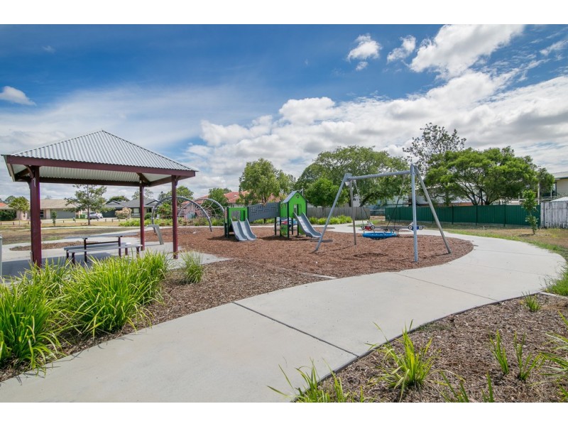 11 Ronayne Circle, One Mile QLD 4305