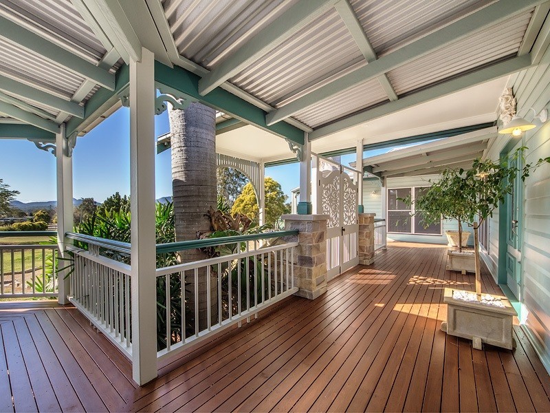 1 Roland Court, Peak Crossing QLD 4306