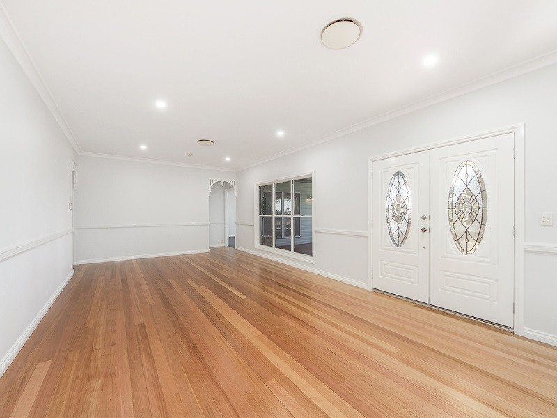 1 Roland Court, Peak Crossing QLD 4306