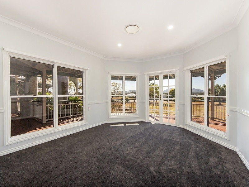 1 Roland Court, Peak Crossing QLD 4306