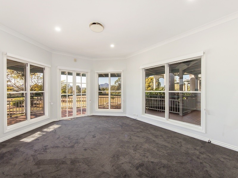 1 Roland Court, Peak Crossing QLD 4306