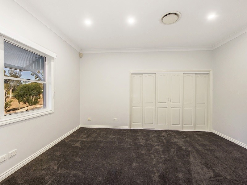 1 Roland Court, Peak Crossing QLD 4306