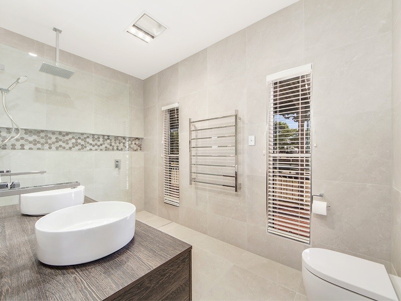 1 Roland Court, Peak Crossing QLD 4306