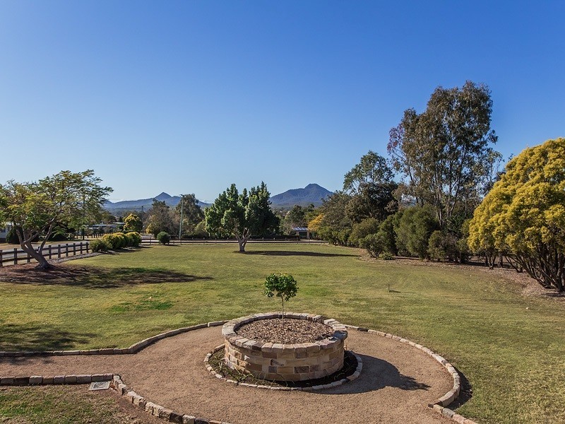 1 Roland Court, Peak Crossing QLD 4306