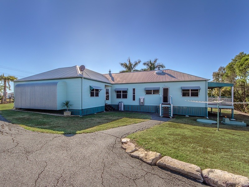 1 Roland Court, Peak Crossing QLD 4306