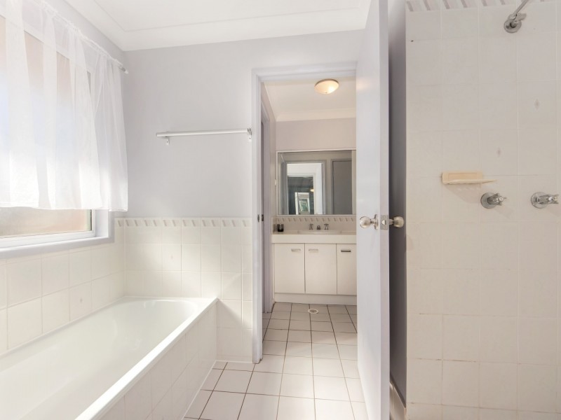 4 Roblyn Street, Rosewood QLD 4340