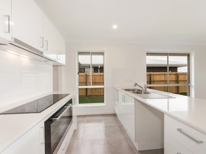 62 Wallace Street, Walloon QLD 4306