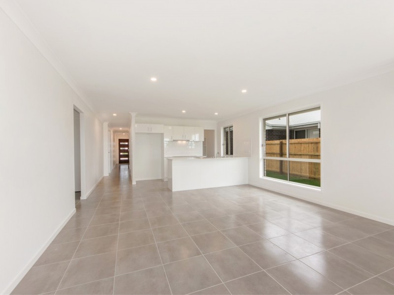 62 Wallace Street, Walloon QLD 4306