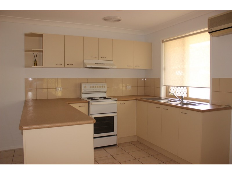 1/27 Cambridge Street, Silkstone QLD 4304