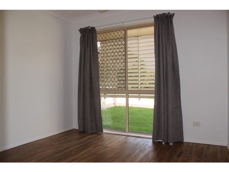 1/27 Cambridge Street, Silkstone QLD 4304