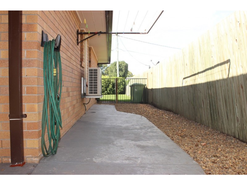 1/27 Cambridge Street, Silkstone QLD 4304