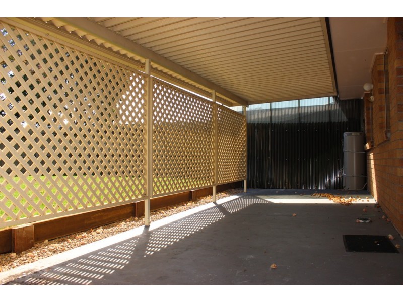 1/27 Cambridge Street, Silkstone QLD 4304