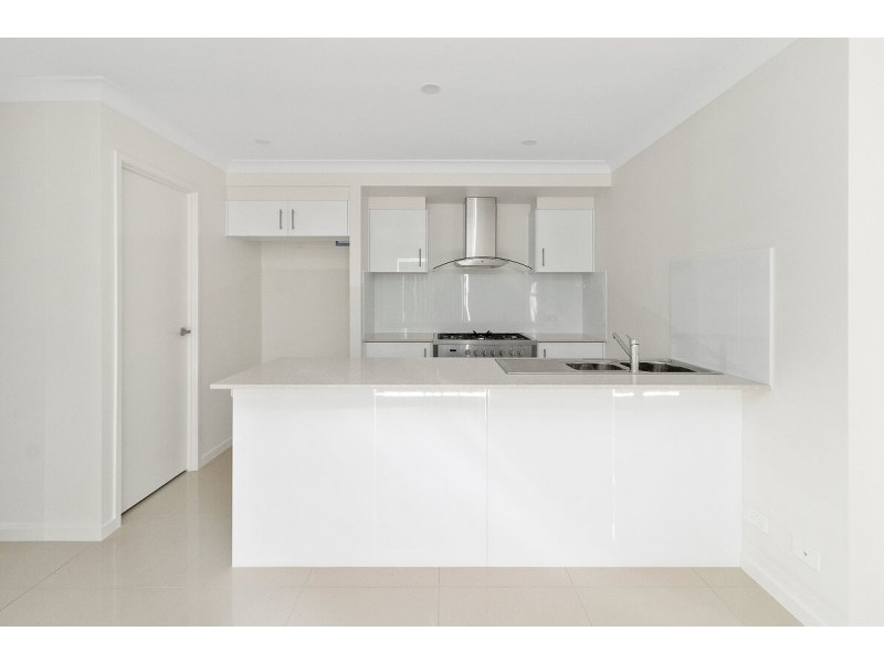 2/299 Whitehill Road, Flinders View QLD 4305