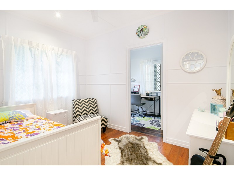 1 Irvine Street, East Ipswich QLD 4305