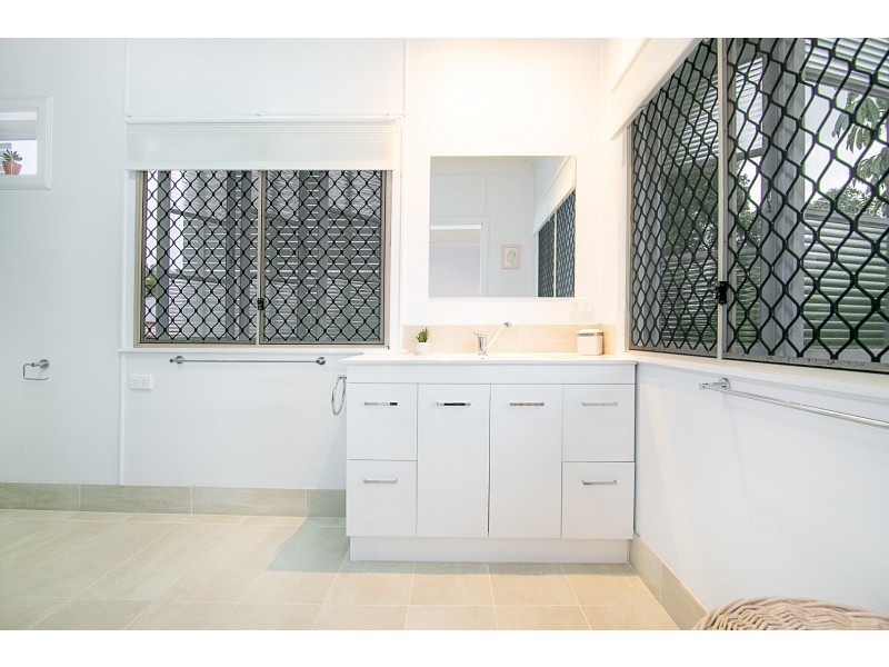 1 Irvine Street, East Ipswich QLD 4305