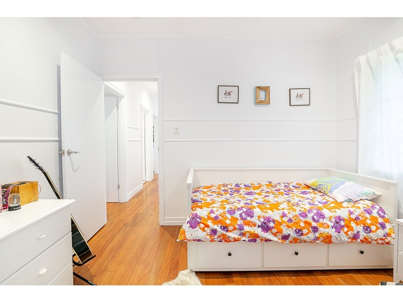 1 Irvine Street, East Ipswich QLD 4305