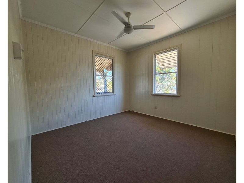 54 Blackstone Road, Newtown QLD 4305