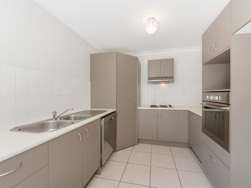 8b Phoenix Court, Churchill QLD 4305