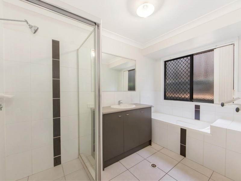 8b Phoenix Court, Churchill QLD 4305