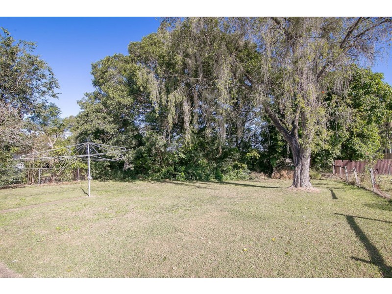 21 Russell Street, Silkstone QLD 4304