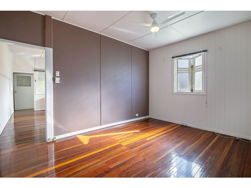 21 Russell Street, Silkstone QLD 4304