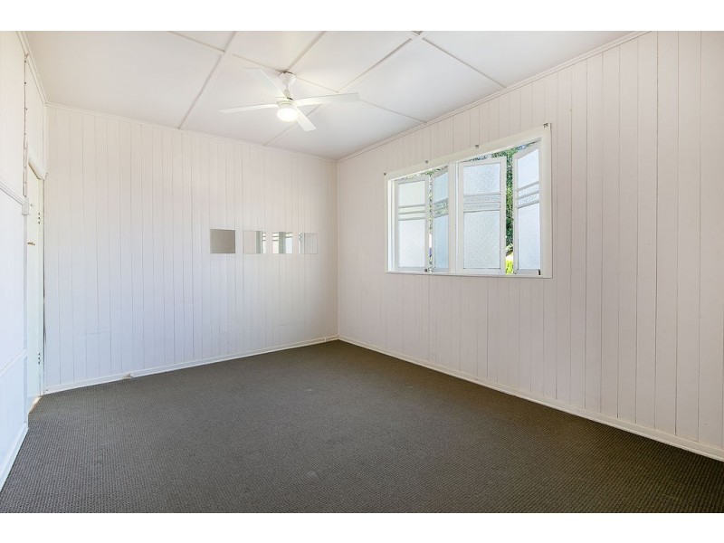 21 Russell Street, Silkstone QLD 4304