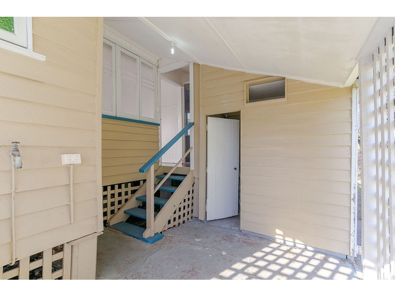 21 Russell Street, Silkstone QLD 4304