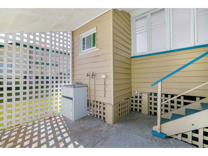 21 Russell Street, Silkstone QLD 4304