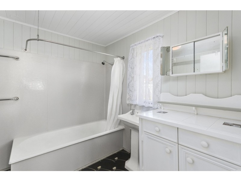 86 Jacaranda Street, East Ipswich QLD 4305