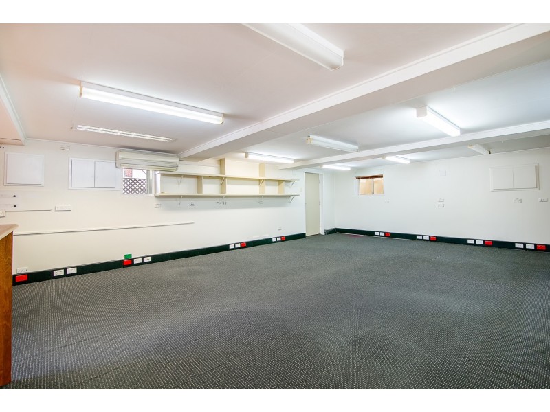 17 Macquarie Street, Booval QLD 4304