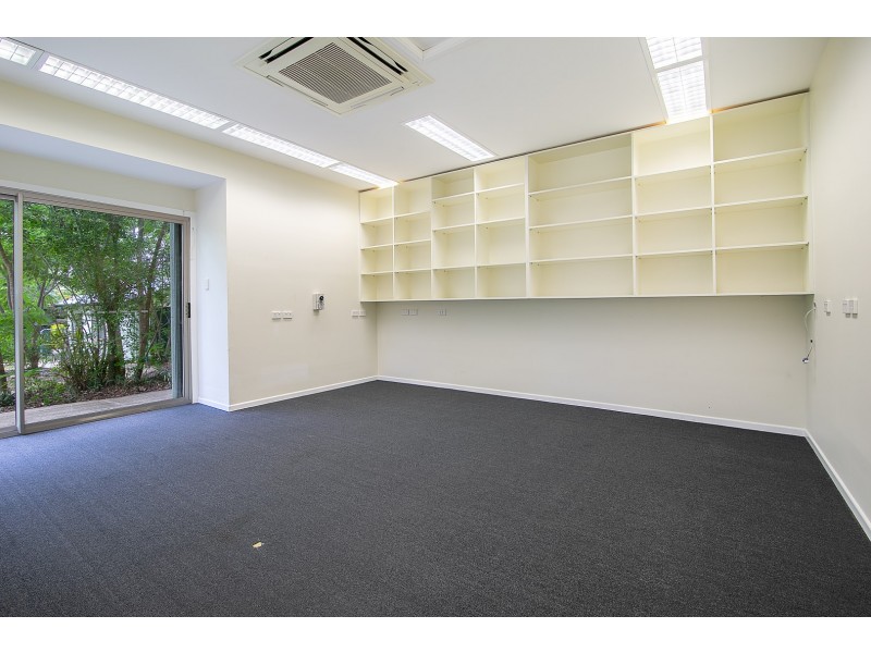 17 Macquarie Street, Booval QLD 4304